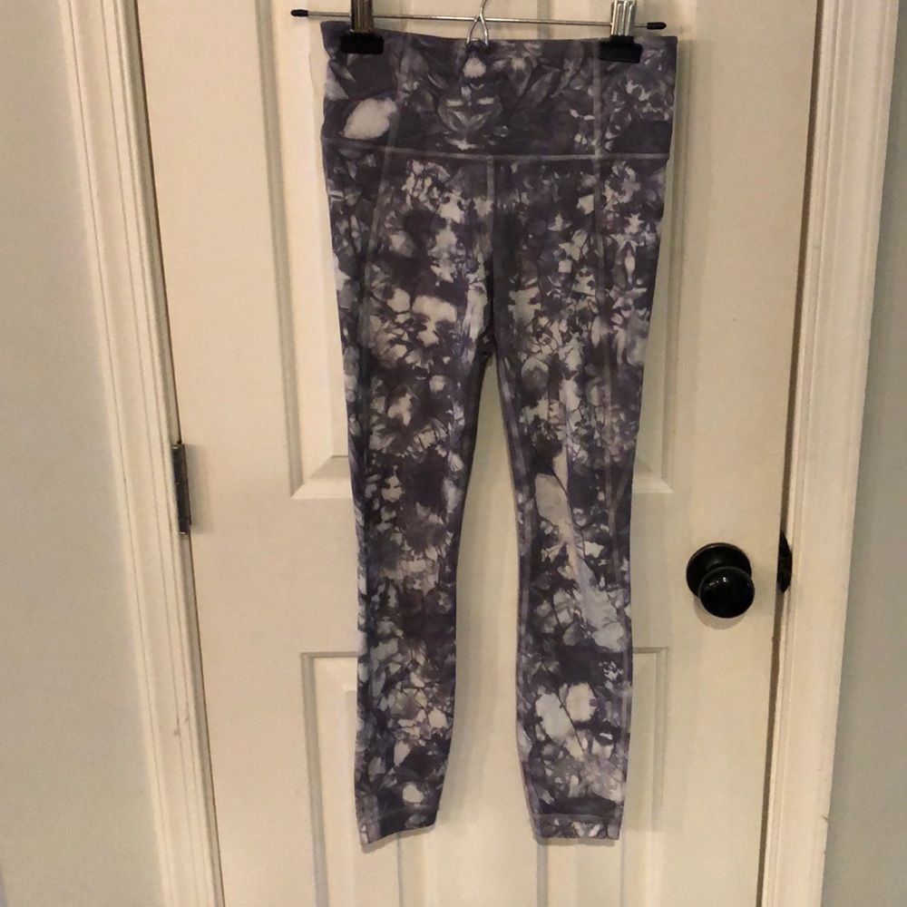 Athleta salutation tie-dye tights